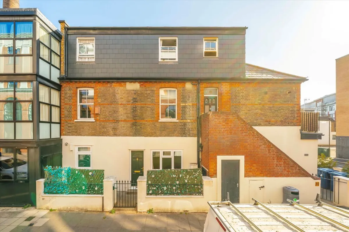 House Warple Way in Greater London