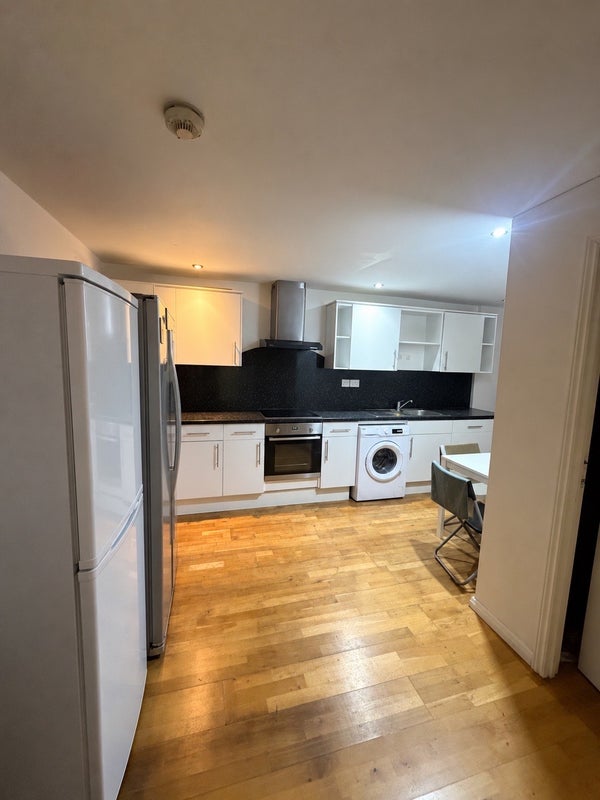 Room Tivoli Mews in Greater London