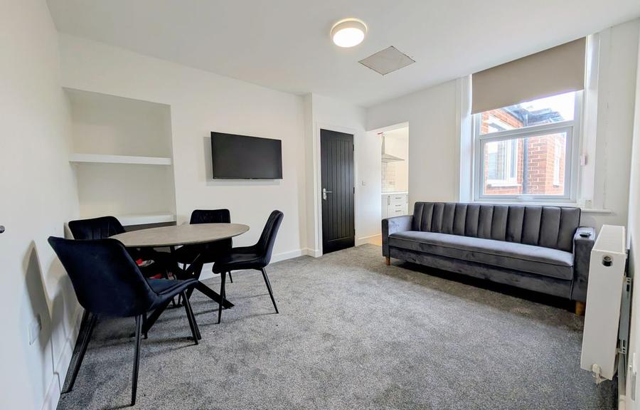 Room Strathmore Crescent in Newcastle upon Tyne