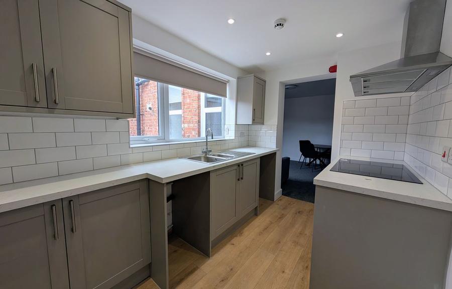 Room Strathmore Crescent in Newcastle upon Tyne