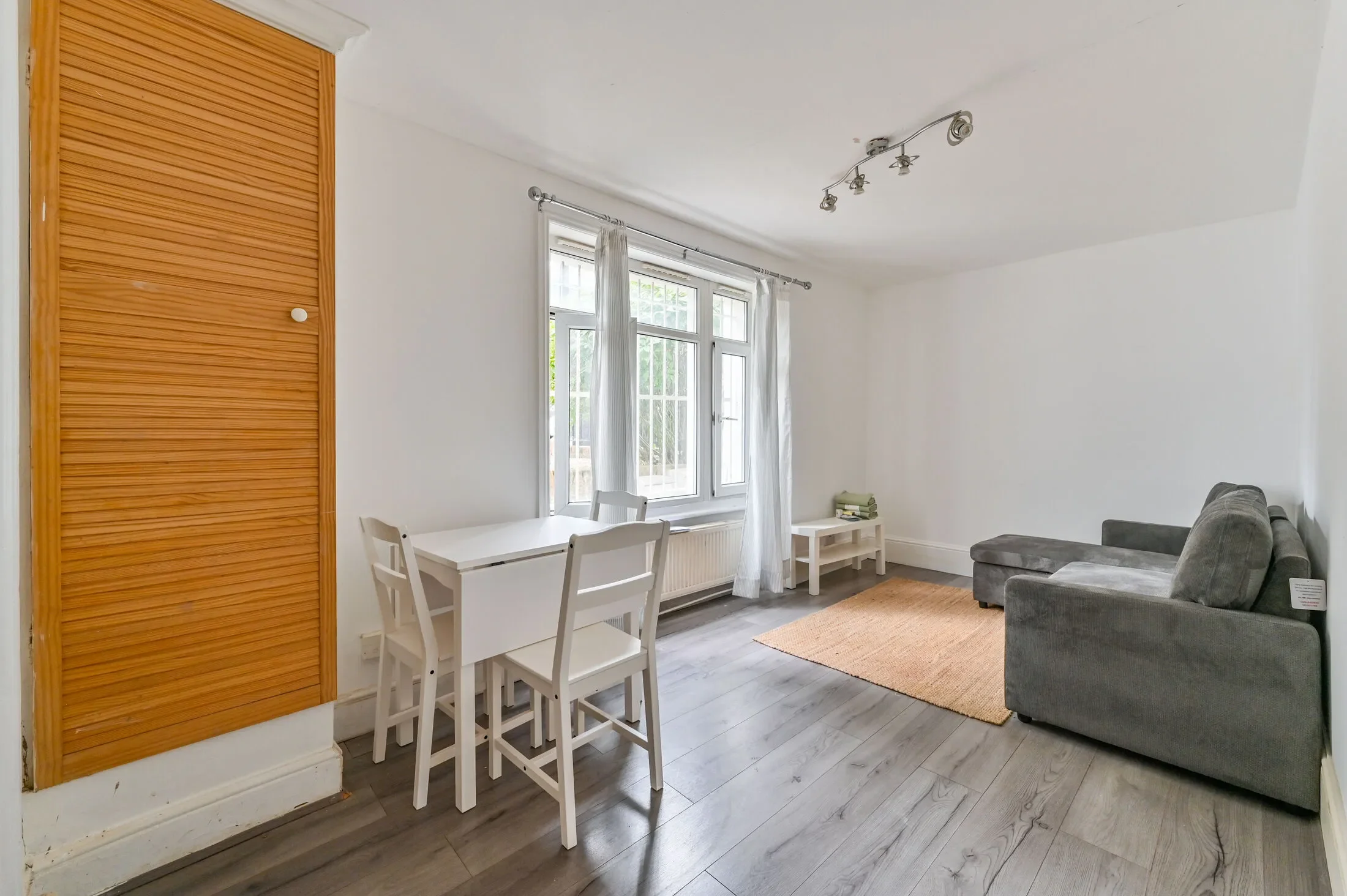 Flat Brondesbury Road in Greater London