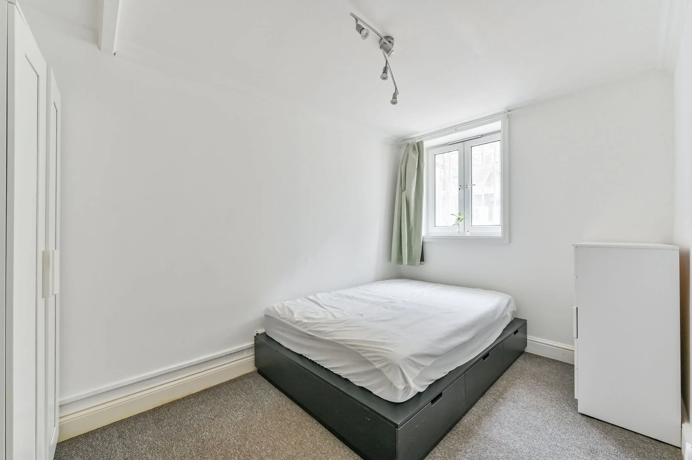 Flat Brondesbury Road in Greater London
