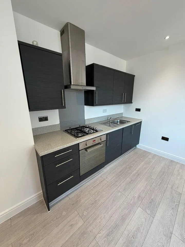 Flat Canfield Gardens in Greater London