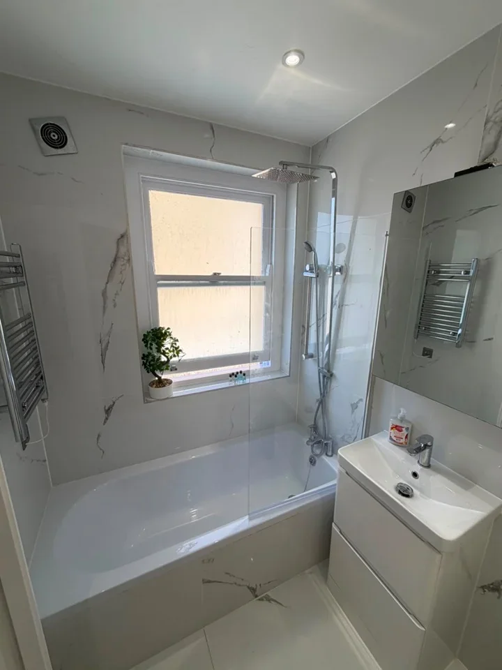 Flat Canfield Gardens in Greater London