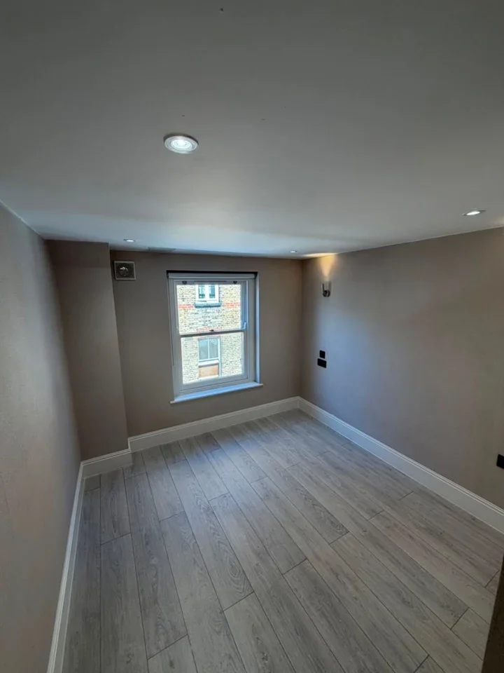 Flat Canfield Gardens in Greater London