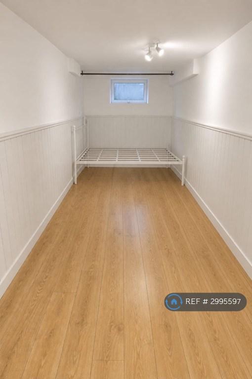 Flat Osbaldeston Road in Greater London