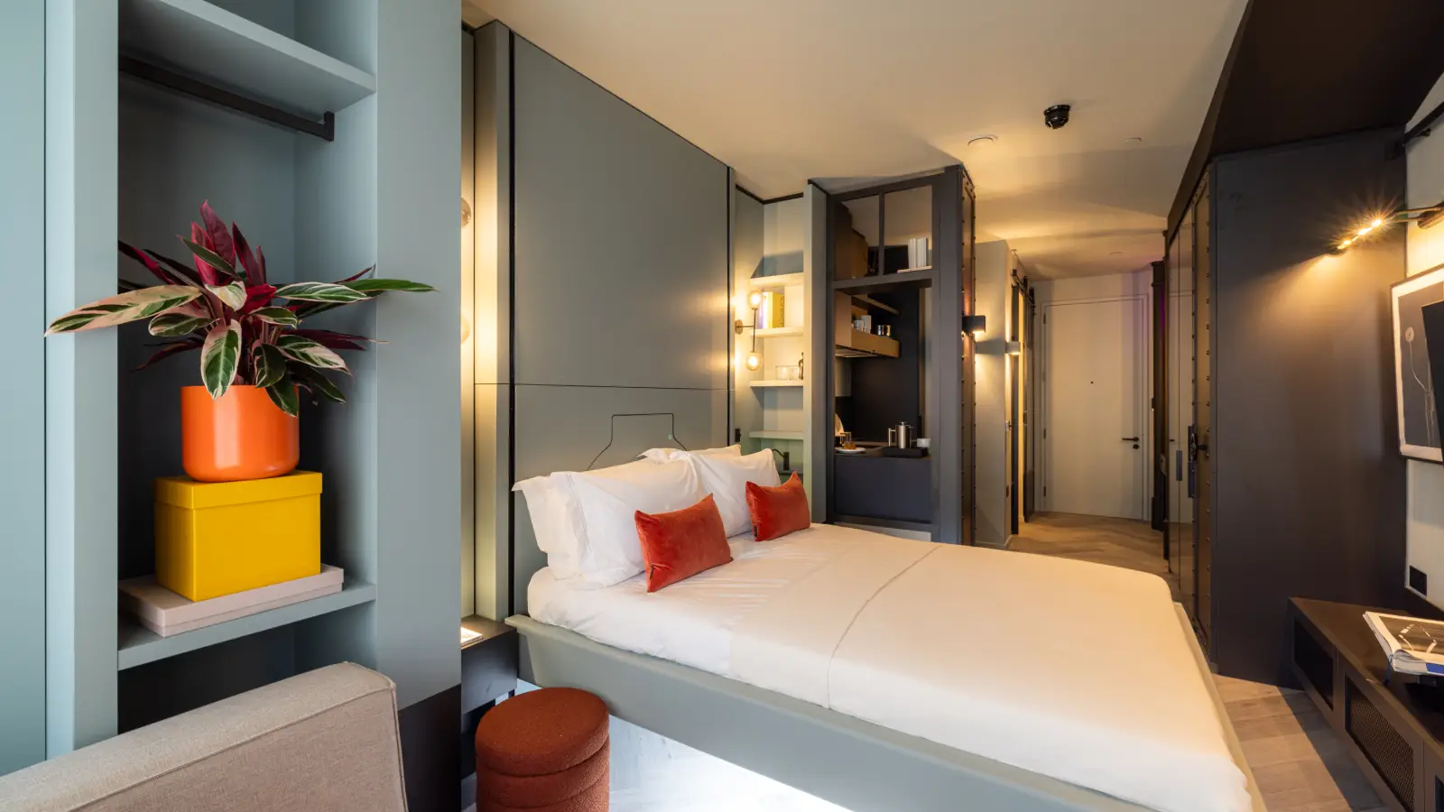 Flat Saint John's Hill in Greater London