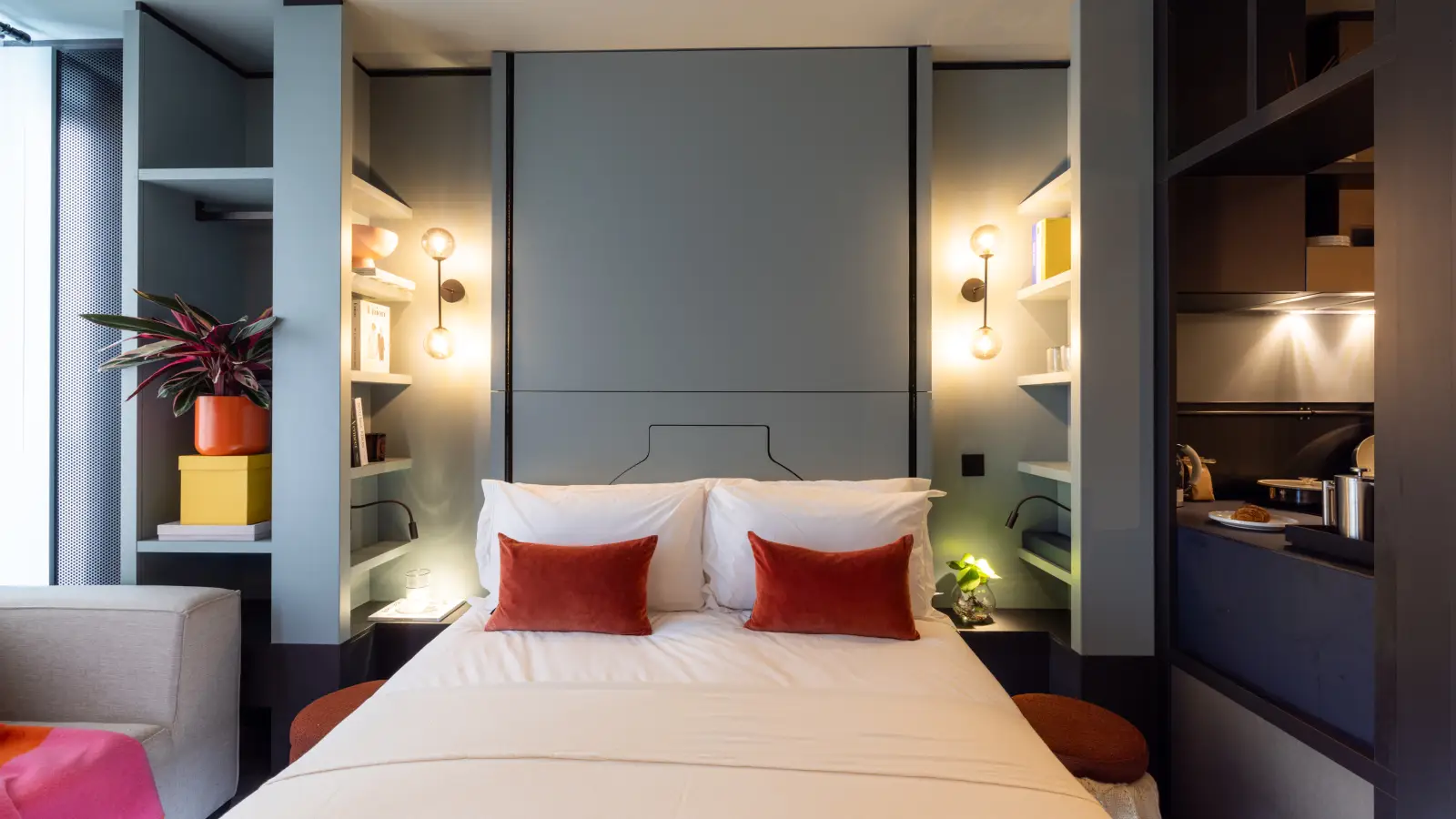Flat Saint John's Hill in Greater London