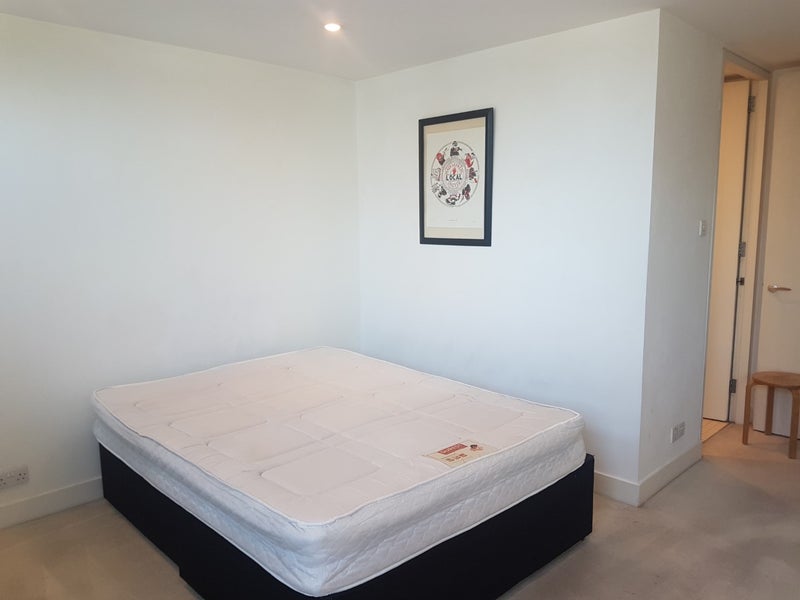 Room City Road in Greater London