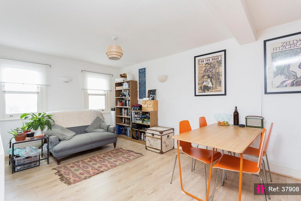 Flat Kirkdale in Greater London