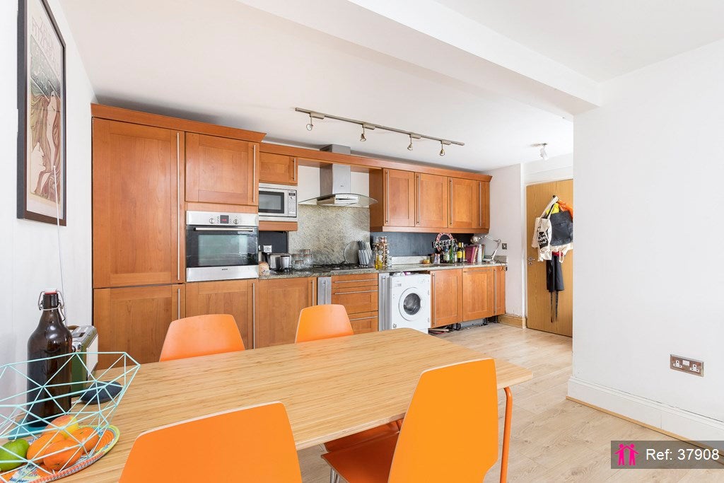 Flat Kirkdale in Greater London