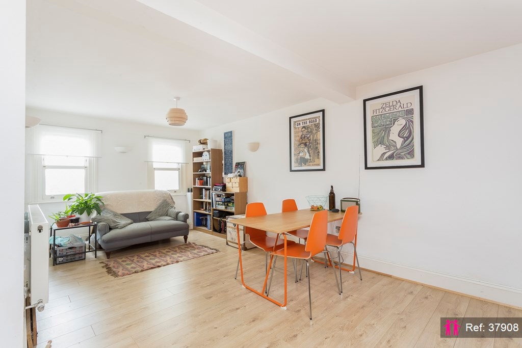Flat Kirkdale in Greater London