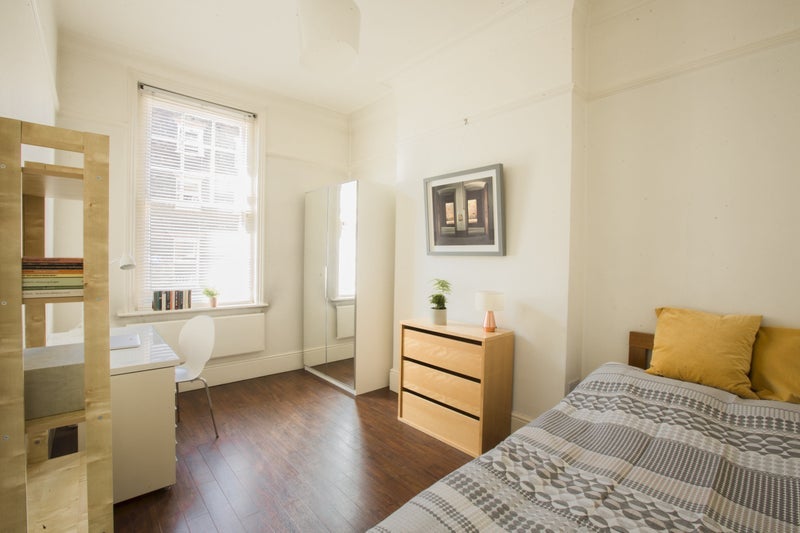 Room Marchmont Street in Greater London