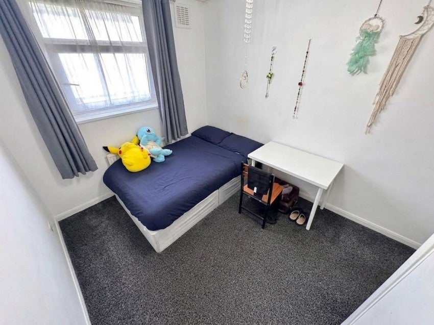 Room Devas Street in Greater London