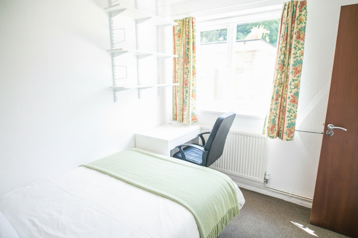 Flat Poole Crescent in Birmingham
