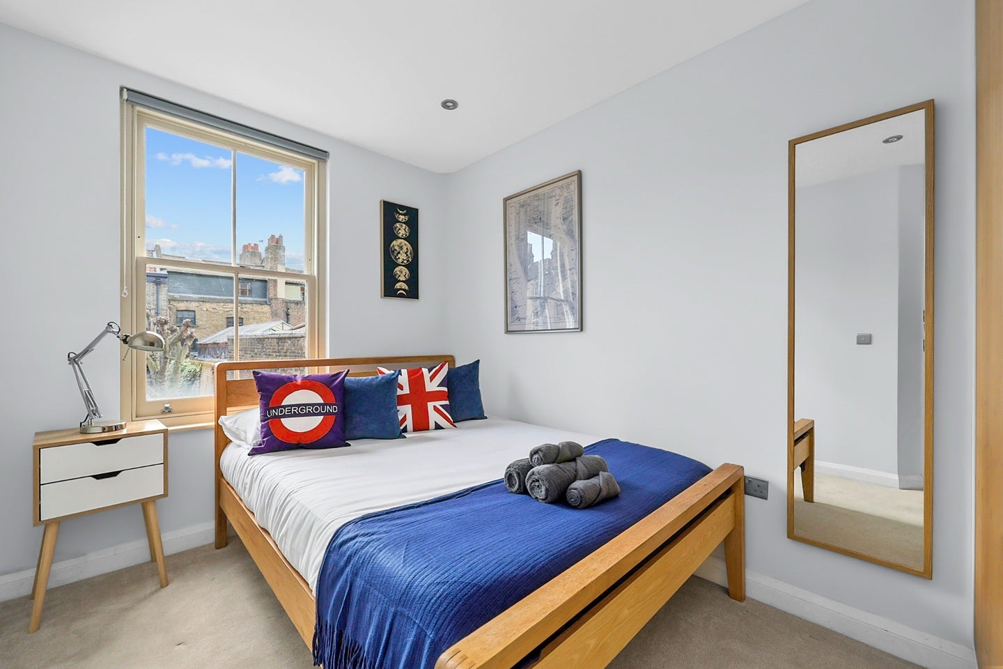 Flat Hanbury Street in Greater London