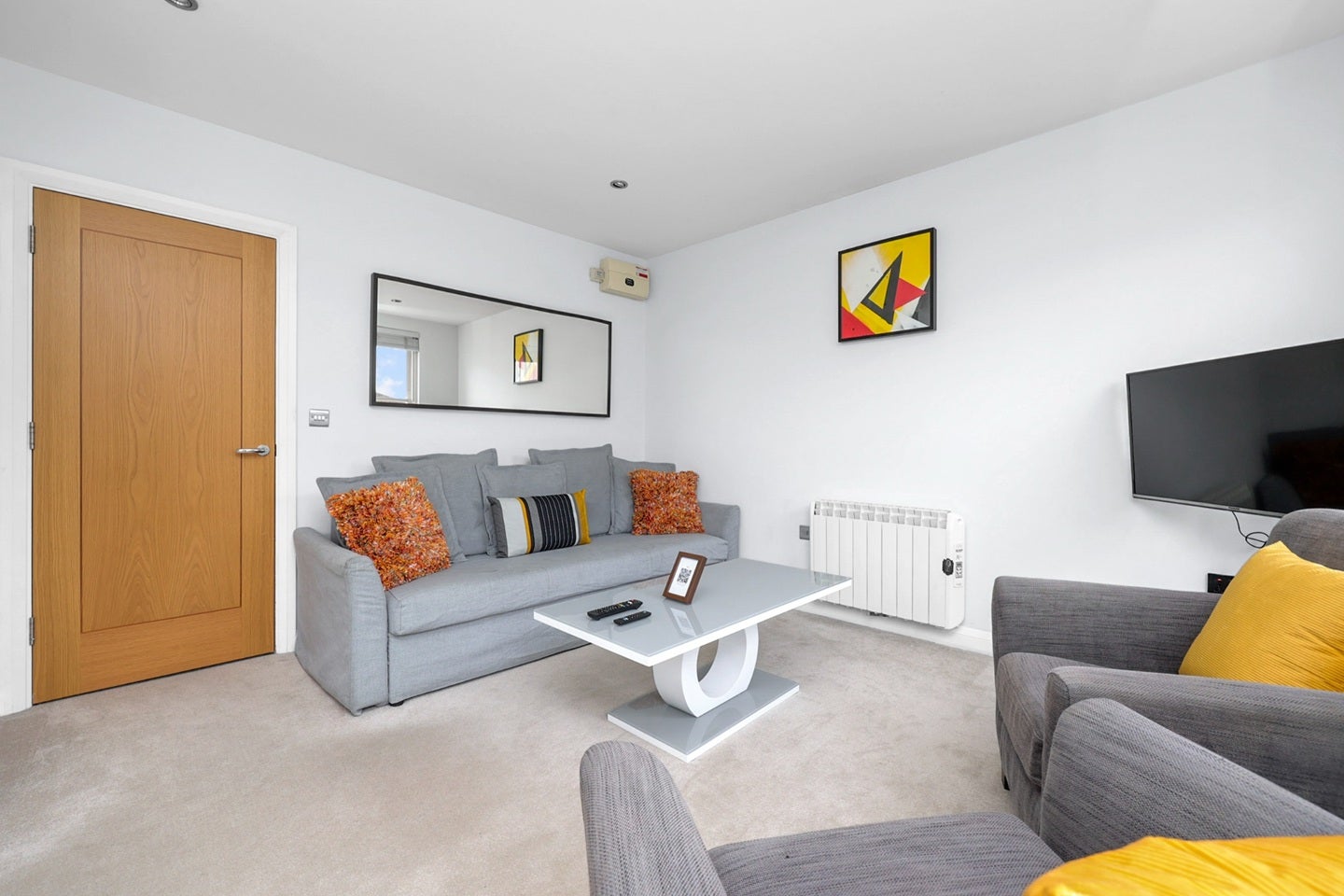 Flat Hanbury Street in Greater London