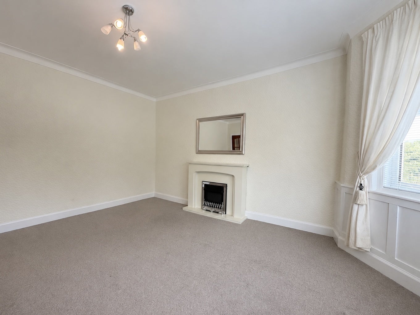 Flat Cumbernauld Road in Stepps