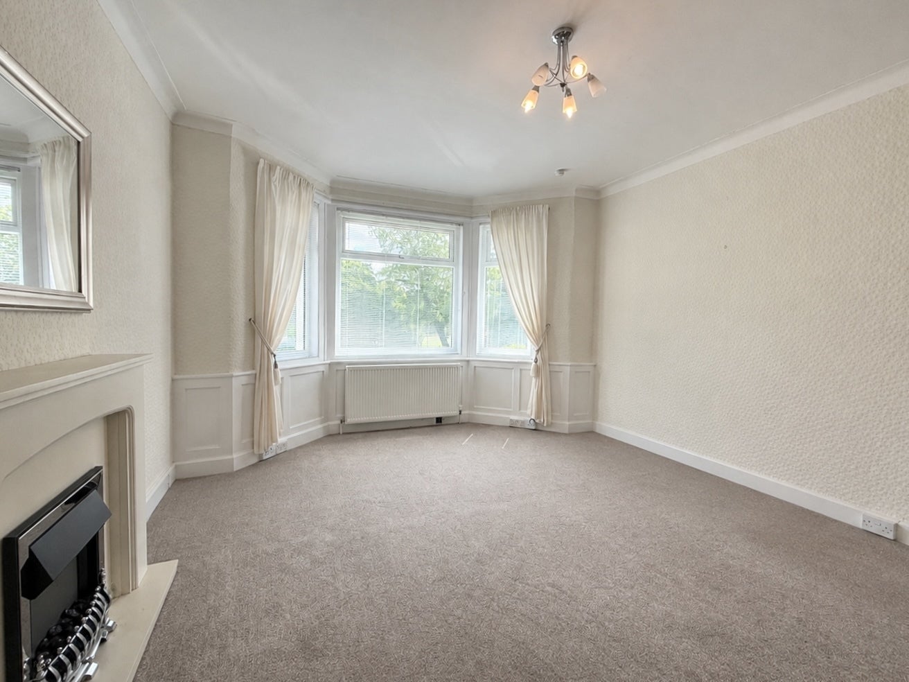 Flat Cumbernauld Road in Stepps