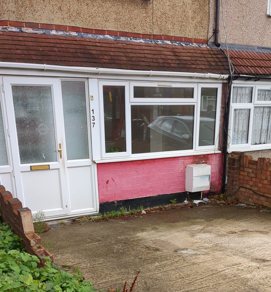 House Uxbridge Road in Greater London