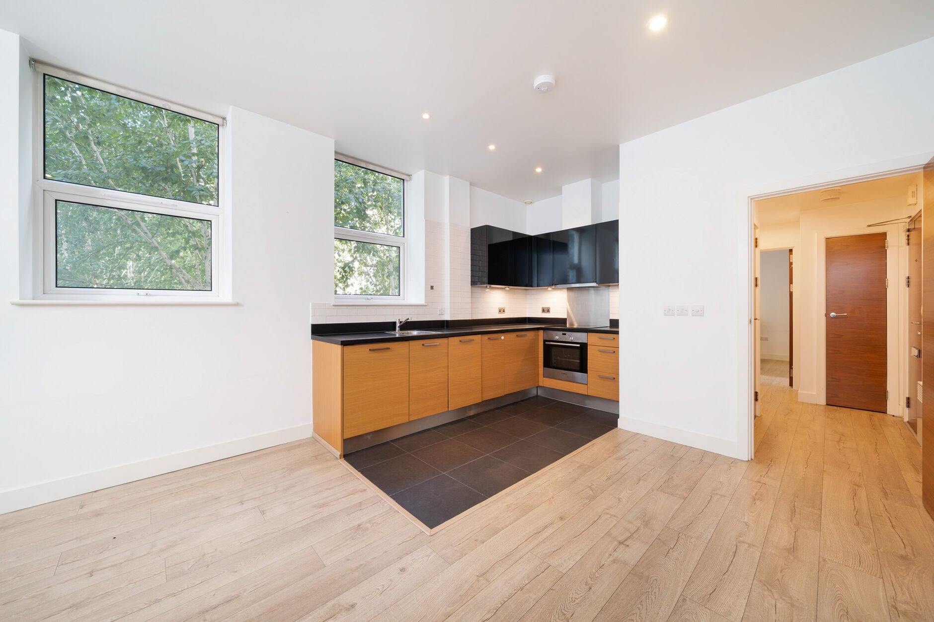 Flat Bromyard Avenue in Greater London