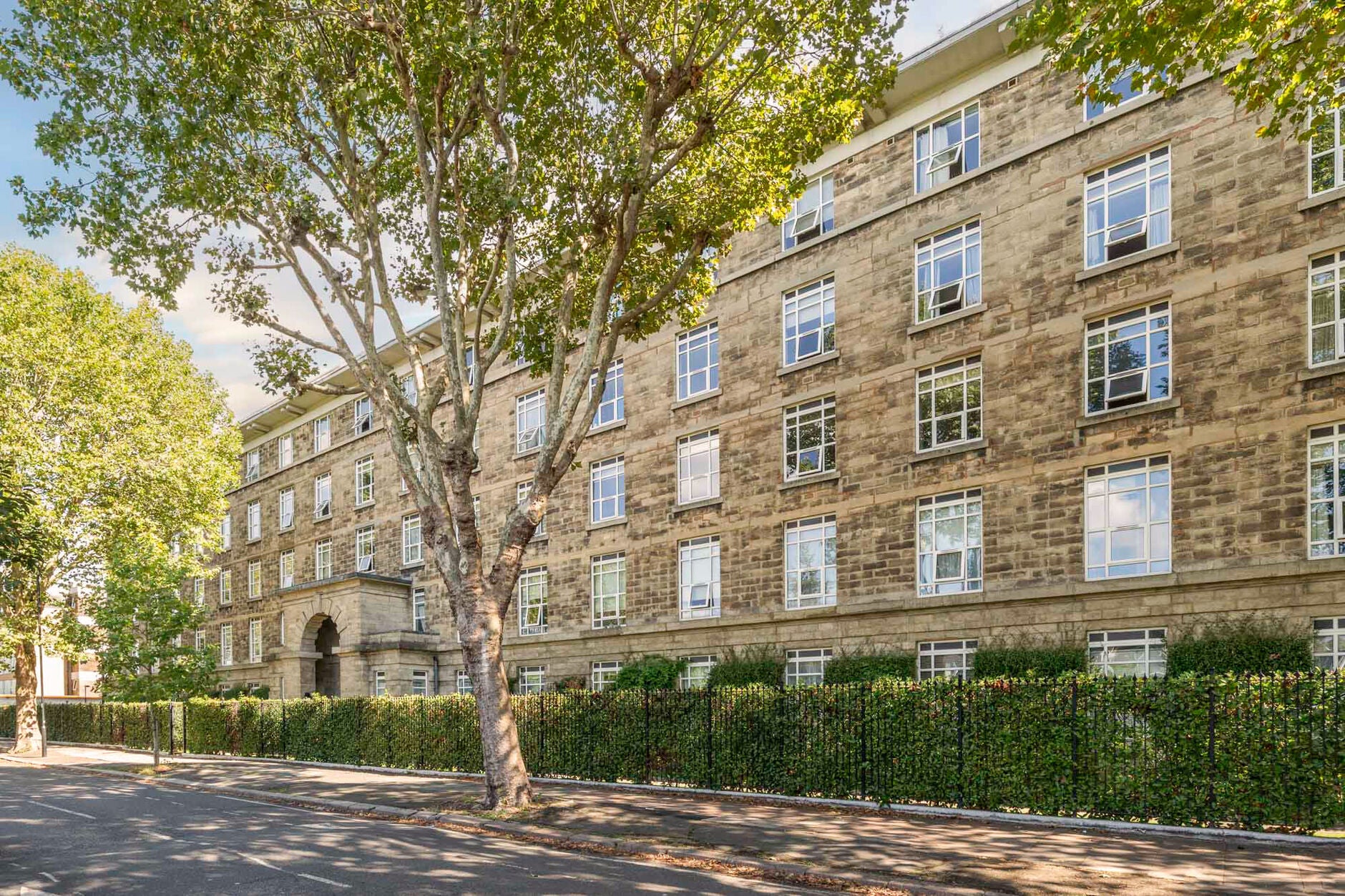 Flat Bromyard Avenue in Greater London