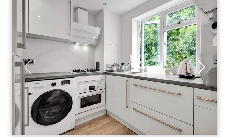 Room Violet Lane in Greater London