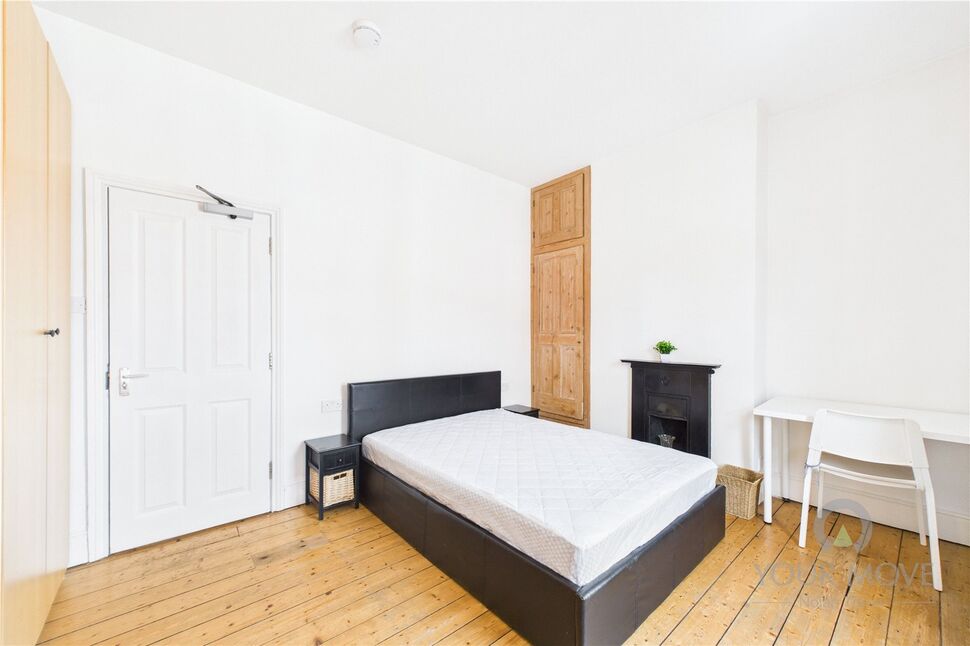 Room Derby Road in Northampton