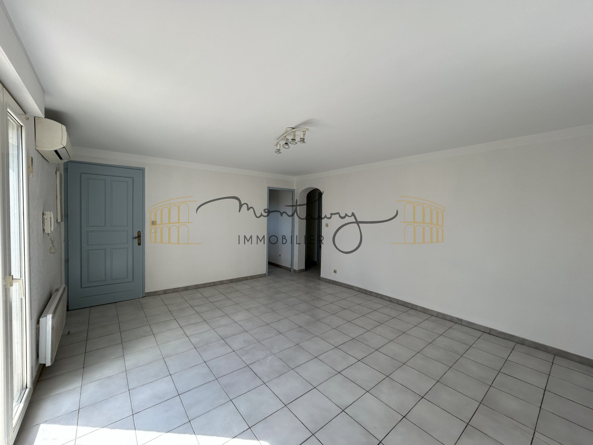 Flat Route du Mas Desports in Lunel