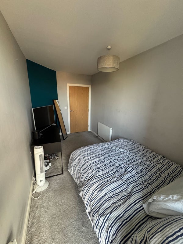 Room Mapleton Road in Greater London