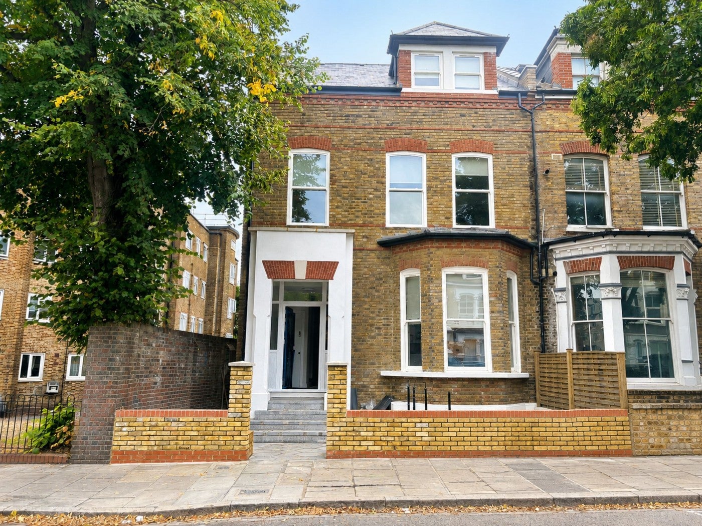 Flat Gloucester Drive in Greater London