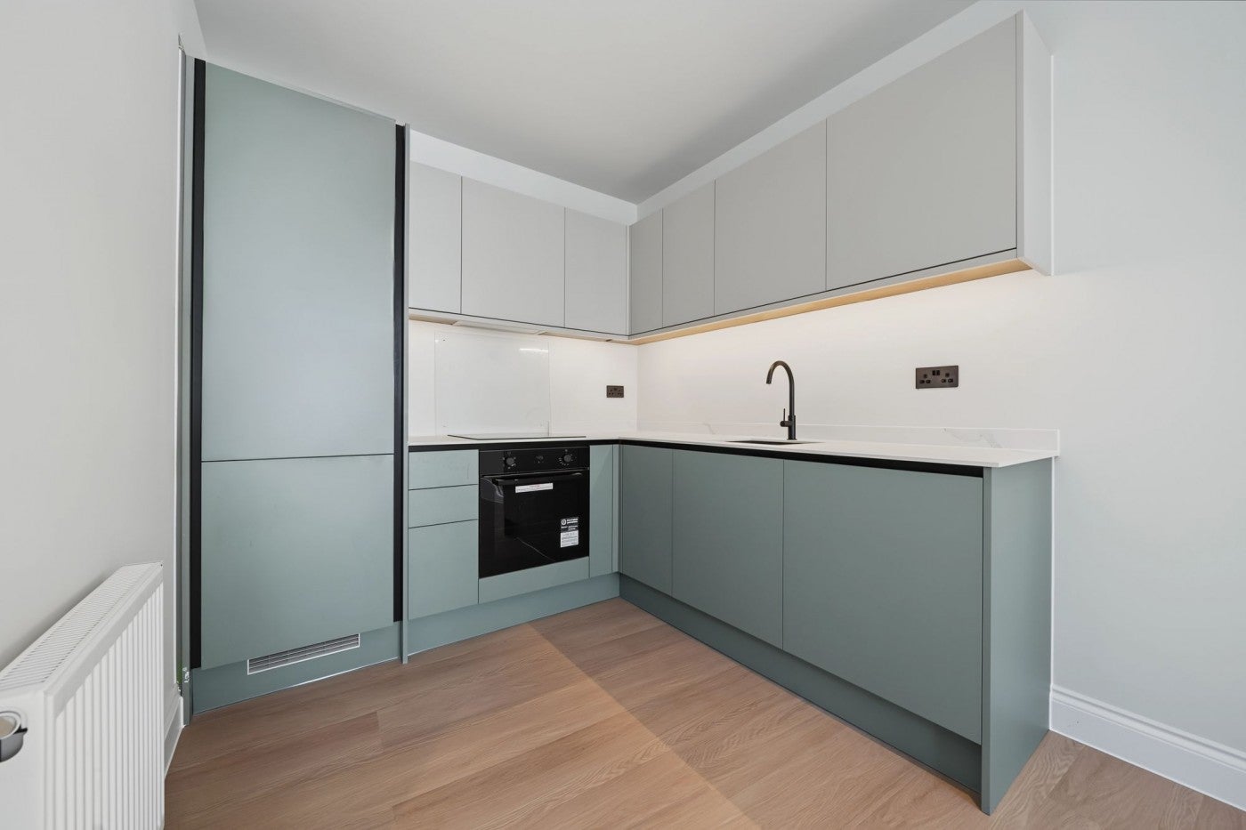 Flat Gloucester Drive in Greater London