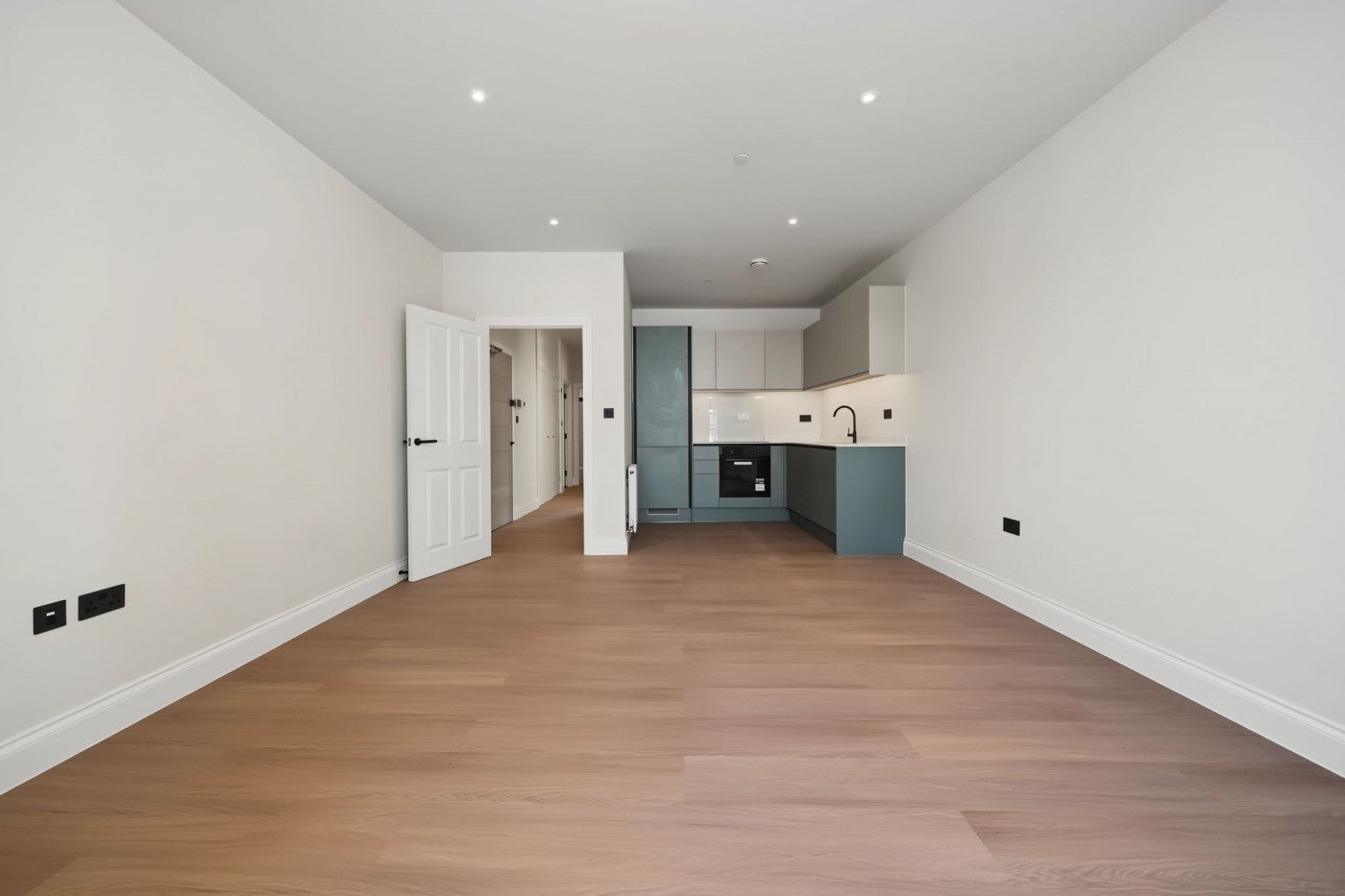 Flat Gloucester Drive in Greater London