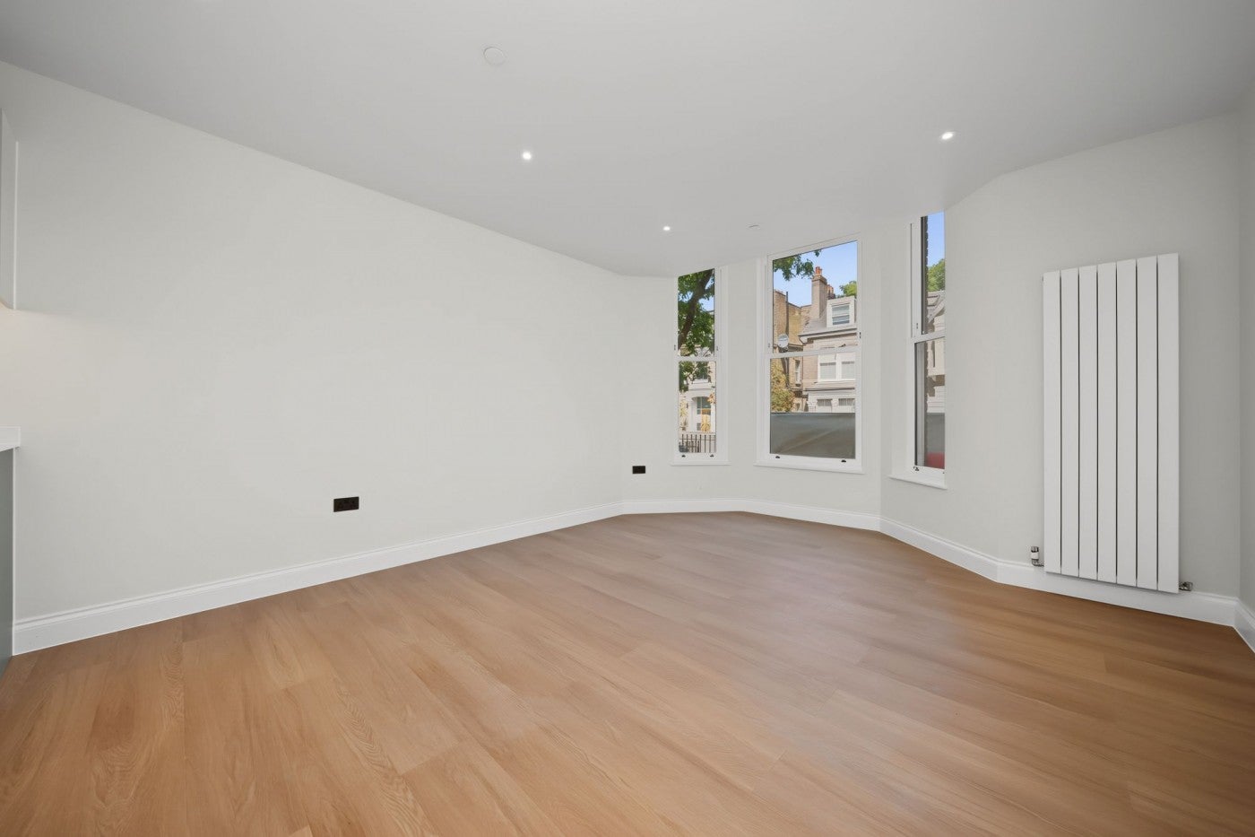 Flat Gloucester Drive in Greater London