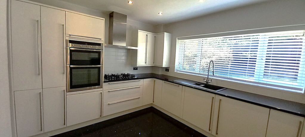 House Fairlie Crescent in Birmingham
