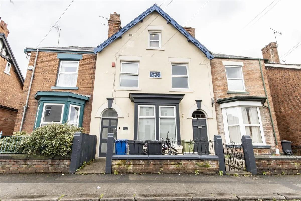 House Ashgate Road in Chesterfield