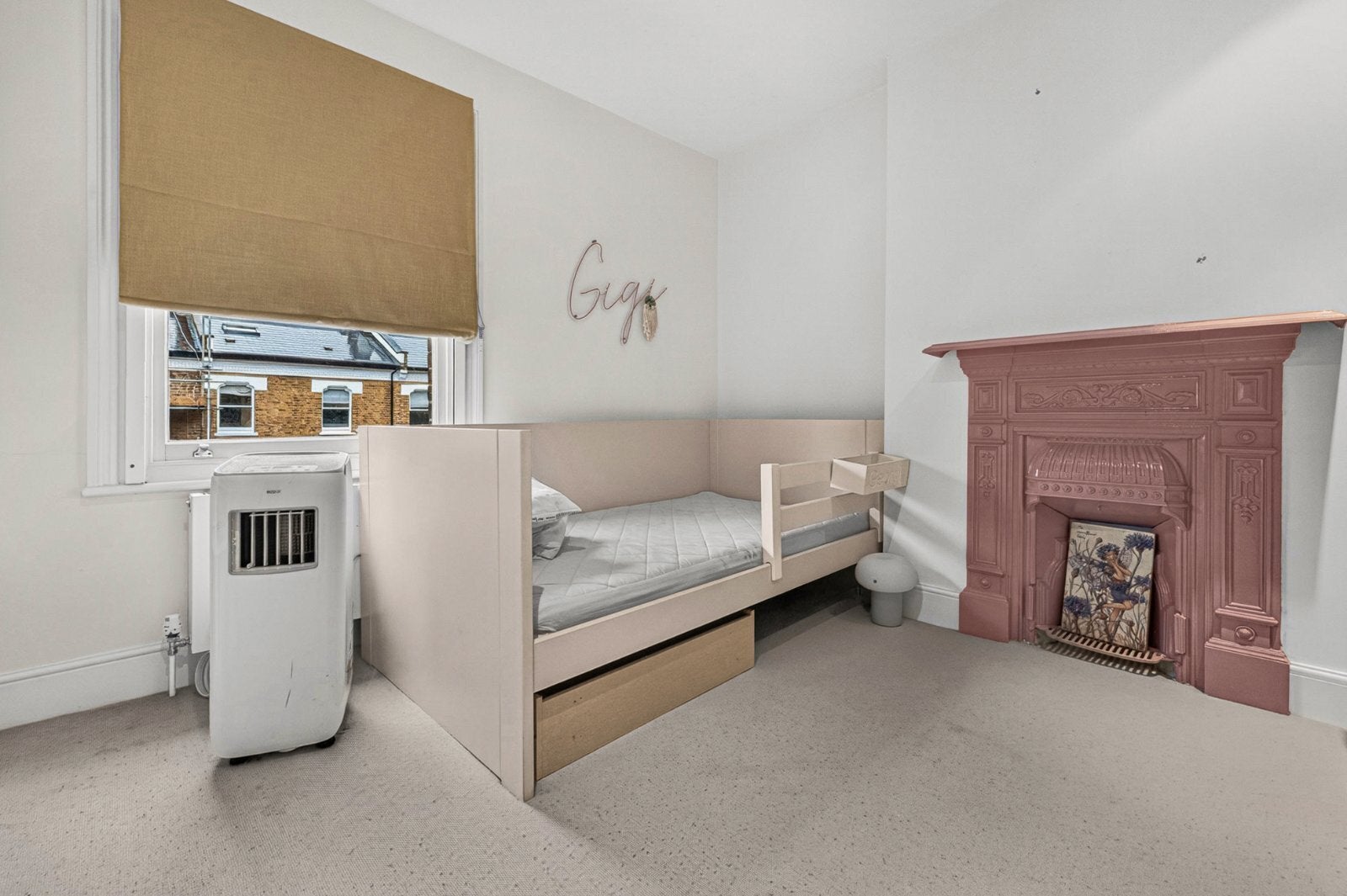 House Frithville Gardens in Greater London