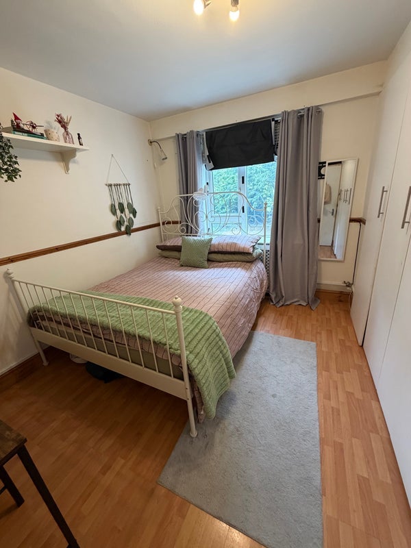 Room Clifton Road in Greater London