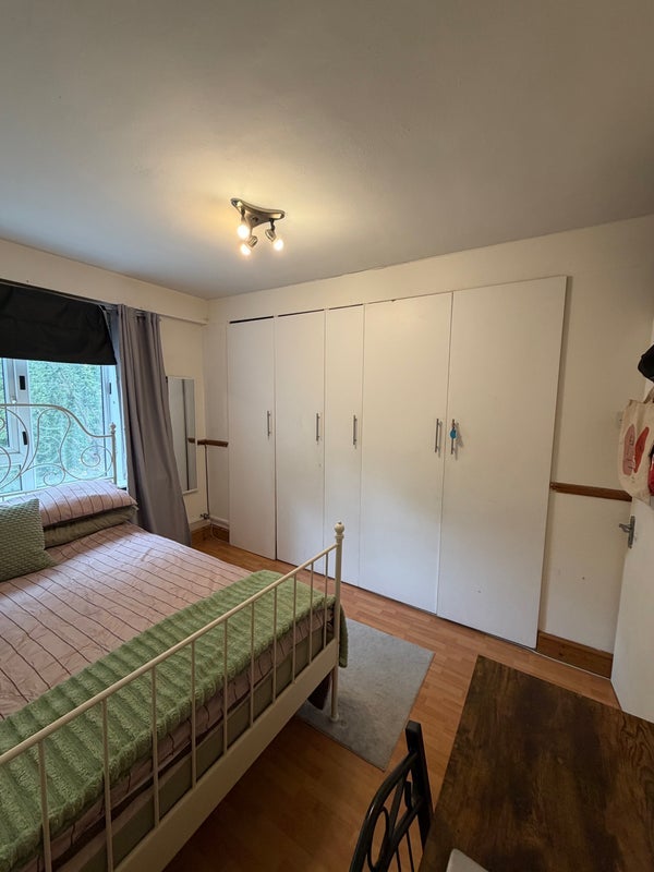 Room Clifton Road in Greater London