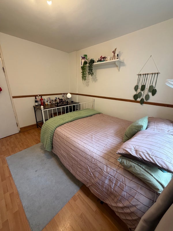 Room Clifton Road in Greater London