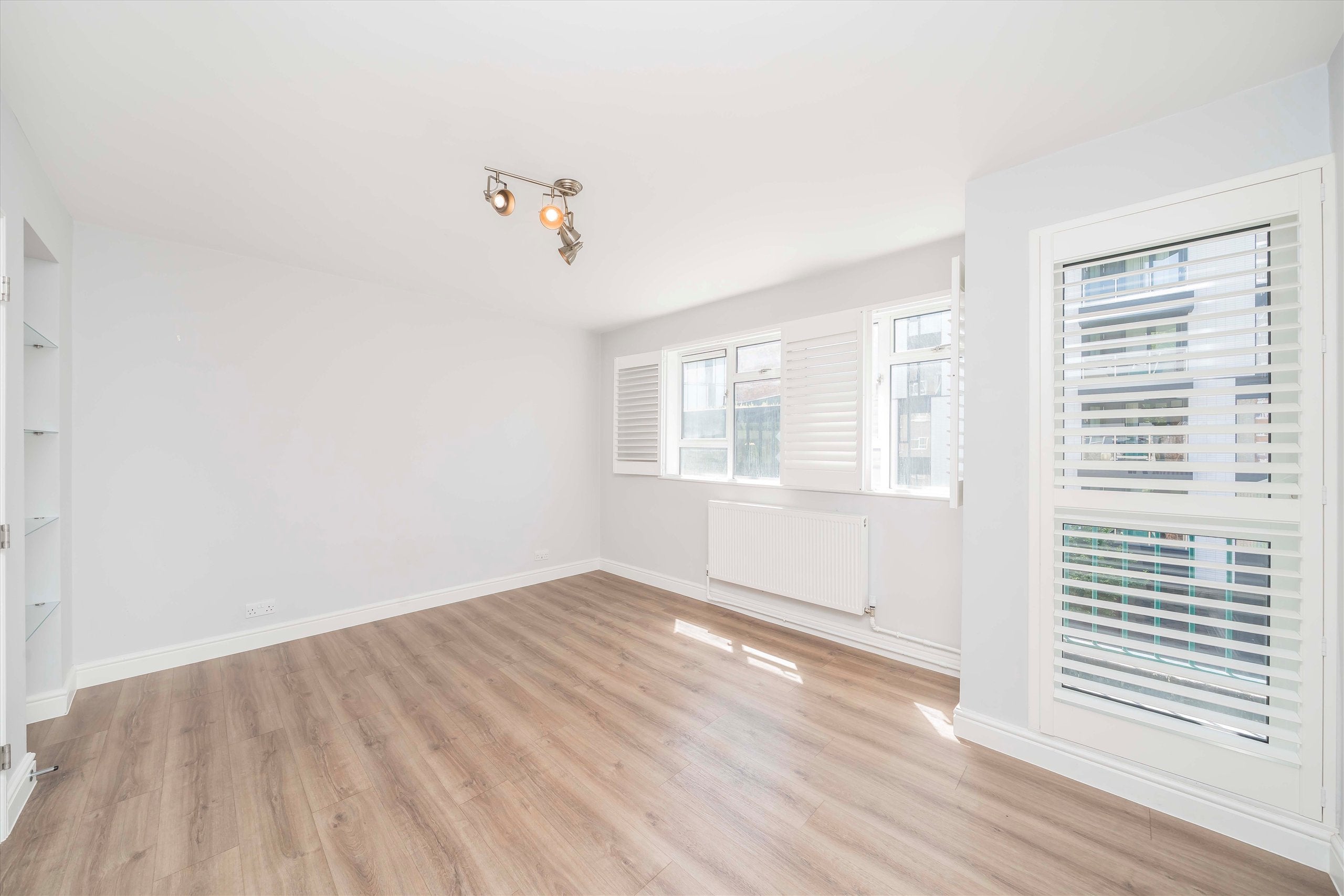 Flat Warwick Way in City of Westminster