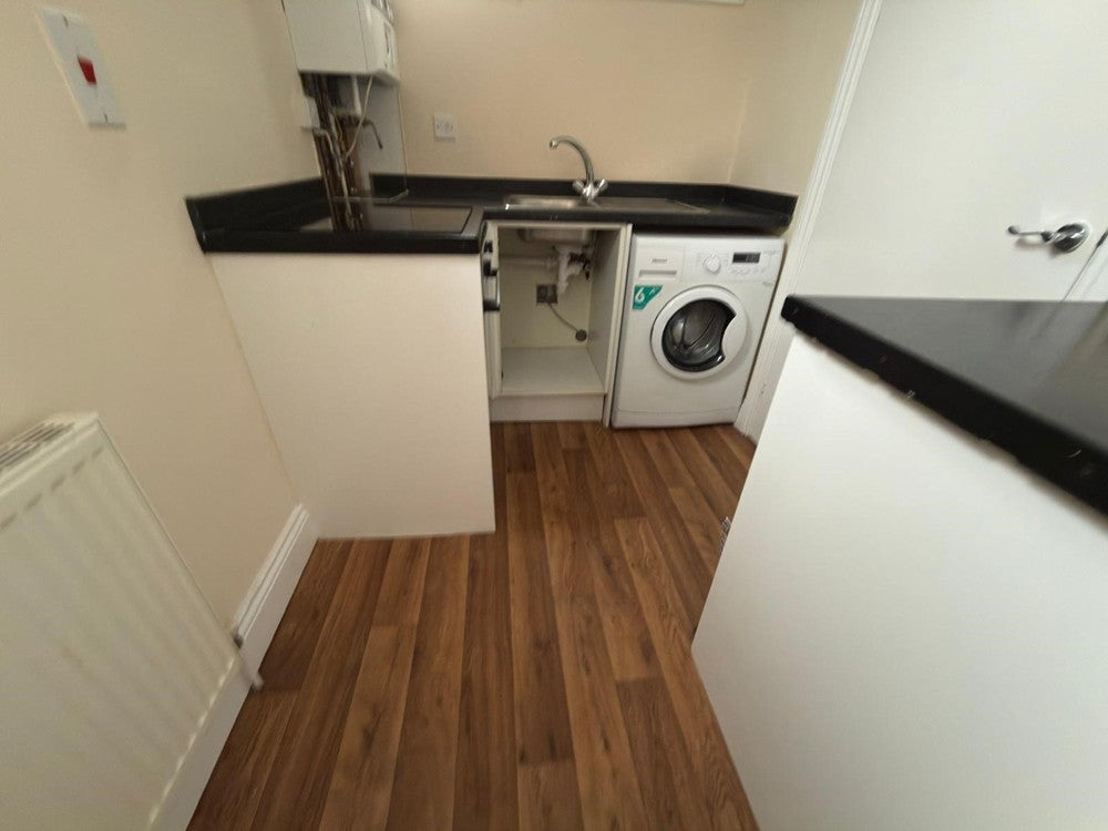 Flat Midland Road in Bedford