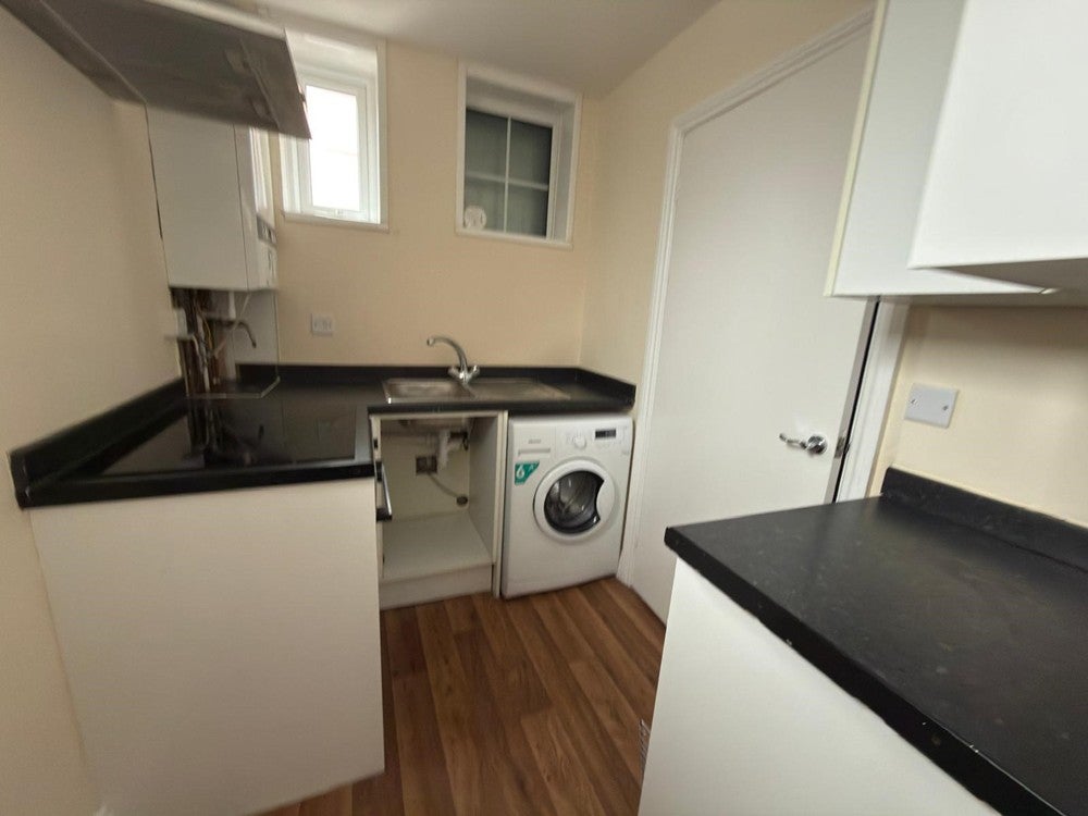 Flat Midland Road in Bedford