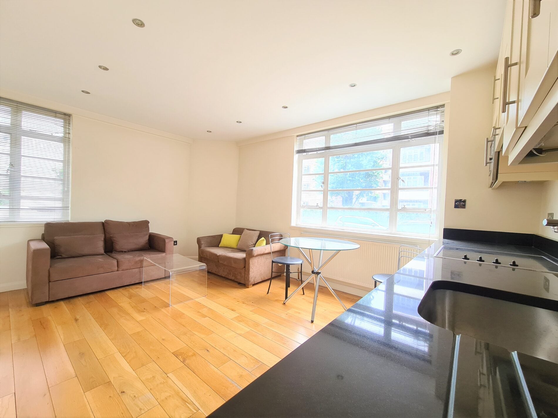 Flat Sloane Avenue in Greater London