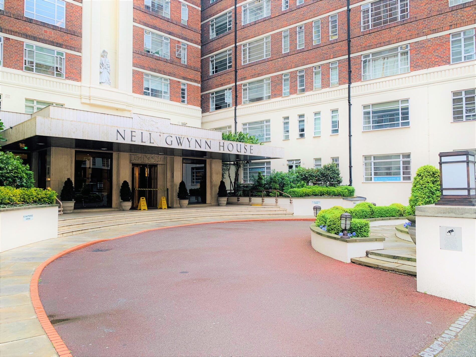 Flat Sloane Avenue in Greater London