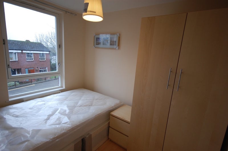Room Beaumont Road in Greater London