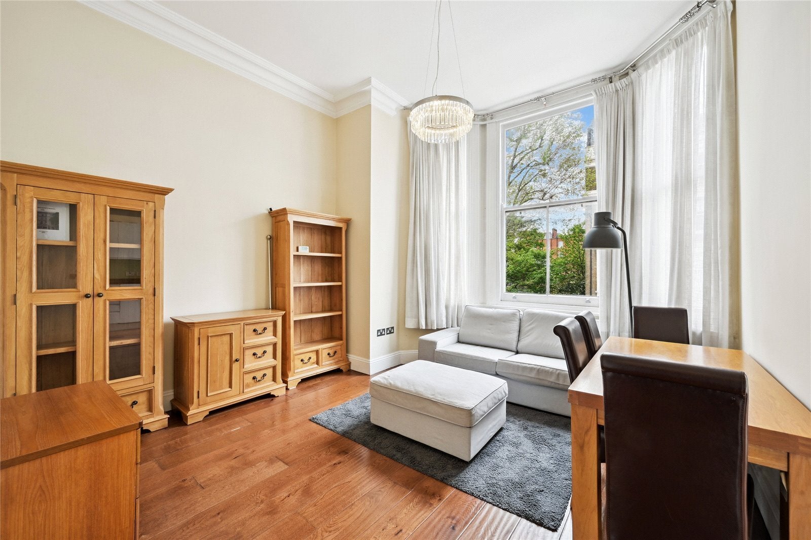 Flat Penywern Road in Greater London