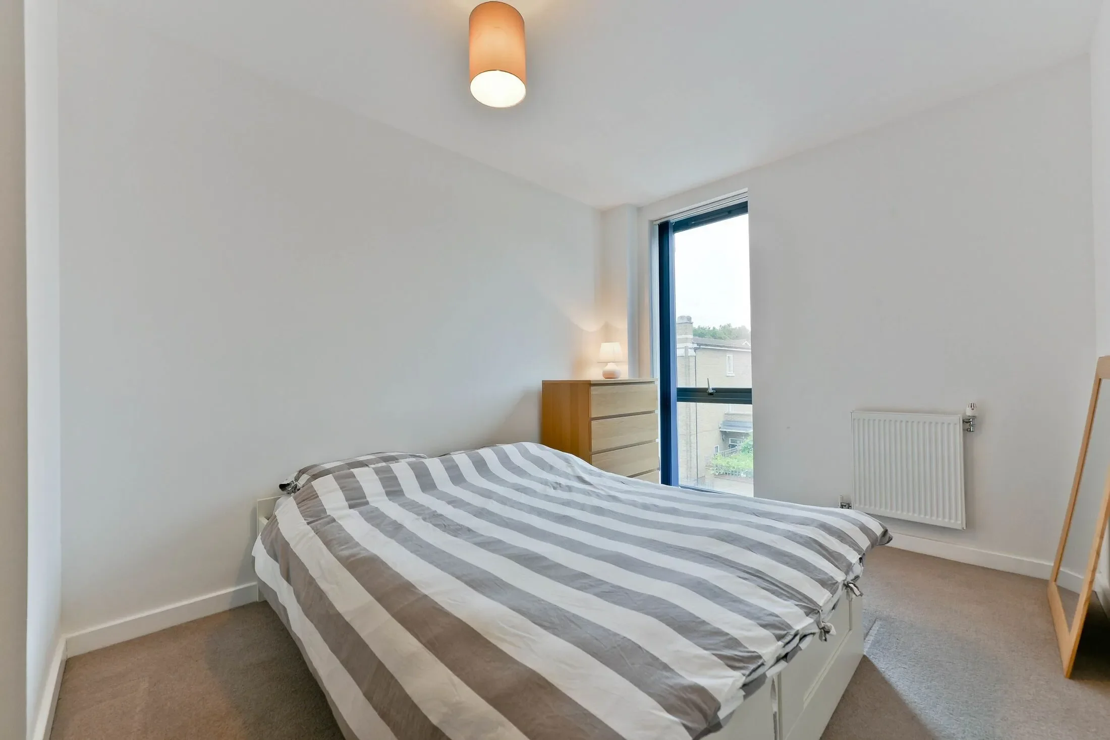 Flat Harford Street in Greater London
