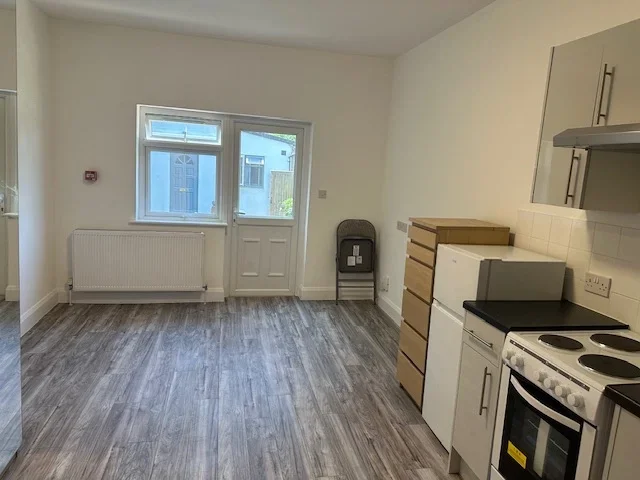 Flat Golders Green Road in Greater London