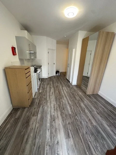 Flat Golders Green Road in Greater London